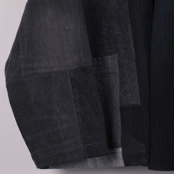 Närbild på patchwork-detaljer i olika denimnyanser