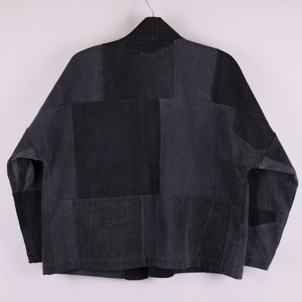 Baksidan på kimonojacka i patchwork med bred passform