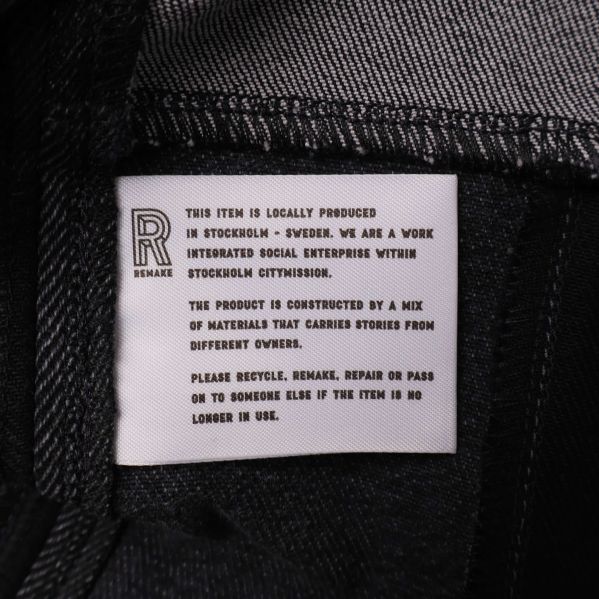 Invändig etikett med information om lokal produktion och material