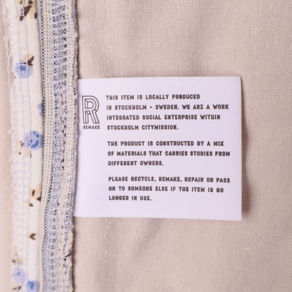 Invändig etikett med information om tillverkning i Stockholm