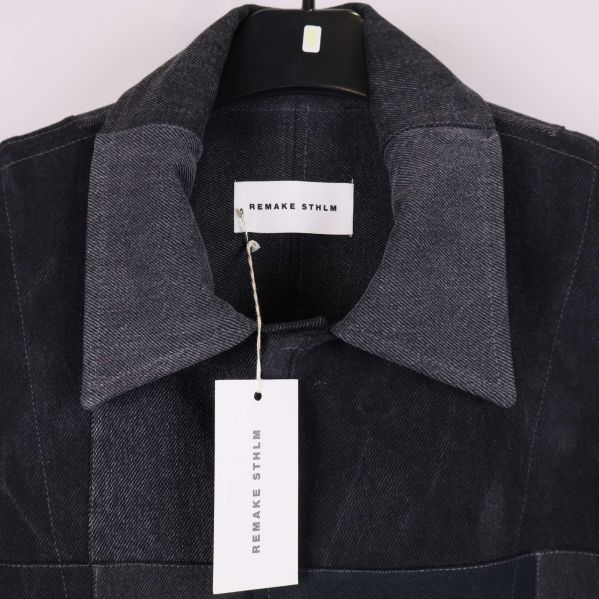 Närbild på krage och etikett med Remake Sthlm-text
