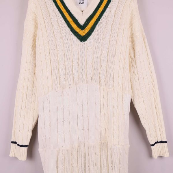 Övre delen av stickad tröjklänning med kabelstickning