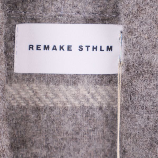 Remake STHLM etikett på insidan av koftan