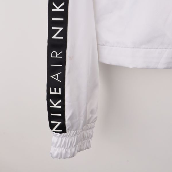 Ärm av jacka med Nike Air logotyp