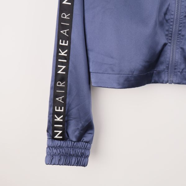 Ärm av jacka med Nike Air logotyp