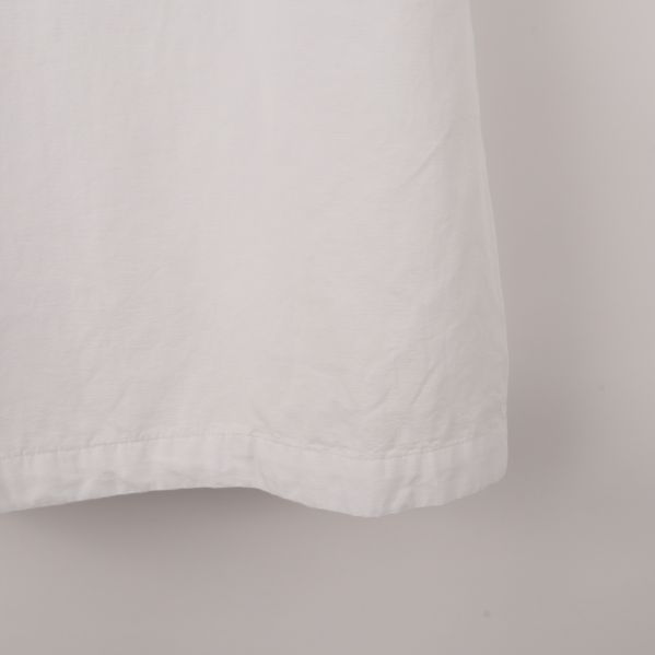 Närbild på klänningens fåll