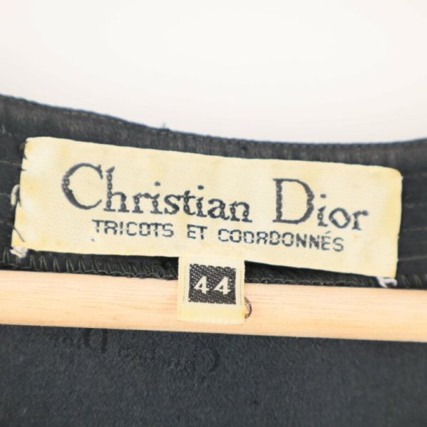 Christian Dior varumärke inuti klänning