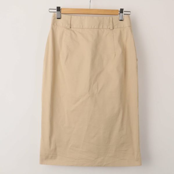 Beige kjol i sin helhet