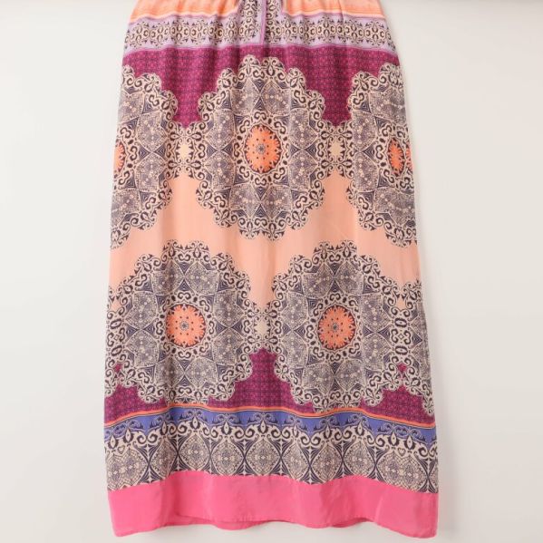 Nederdel av klänning med mönster