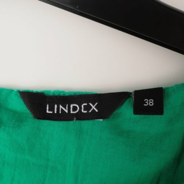 Lindex etiketten, storlek 38 i klänningen