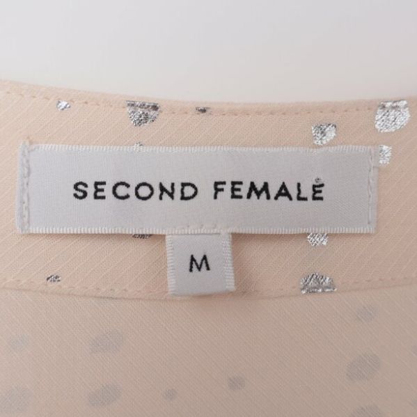 Närbild av Second Female med etiketten