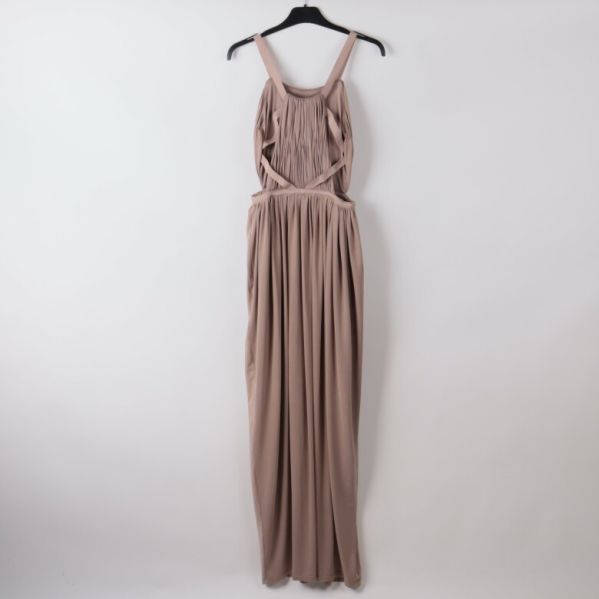 Långklänning bakifrån med öppen rygg