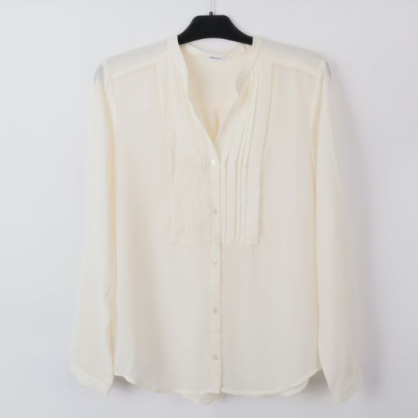 Blus framifrån med plissering