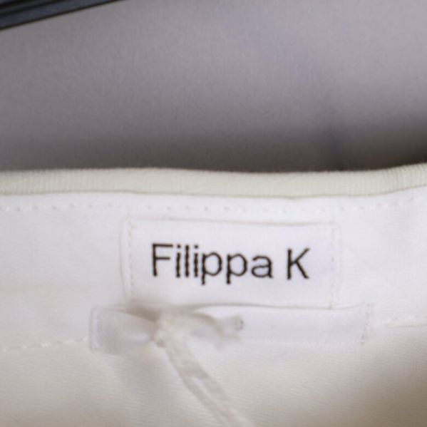 Filippa K logga på insidan av byxorna