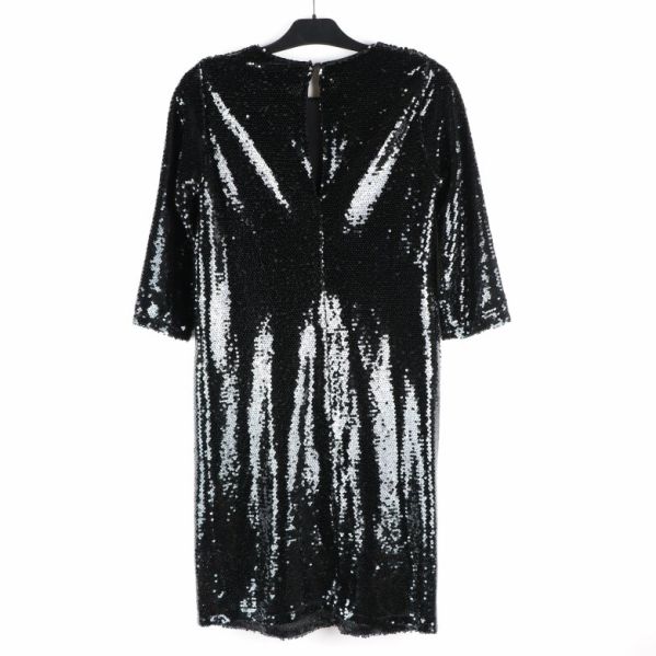 Baksidan av paljettklänningen med dragkedja