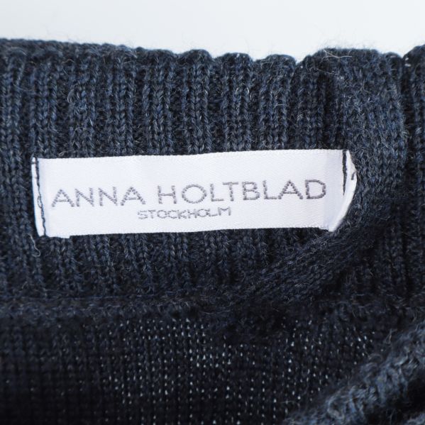 Märkesetikett med Anna Holtblad Stockholm