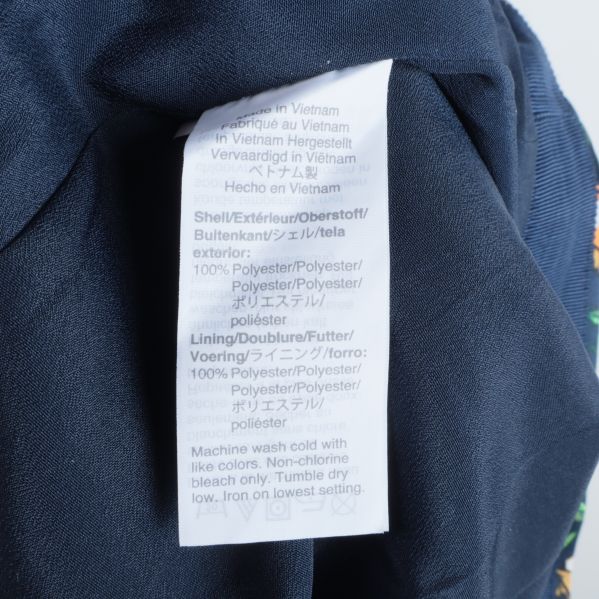 Materialetikett på insidan av kjolen