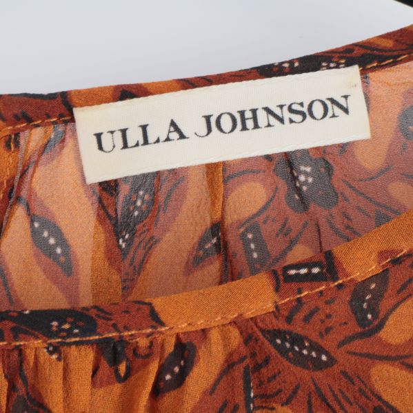Ulla Johnsons märke på blusen