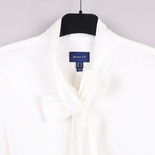 Inzoomad bild på blusens etikett