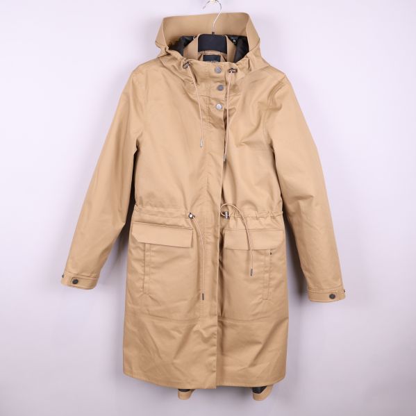 Beige parkas med dragsko och fickor
