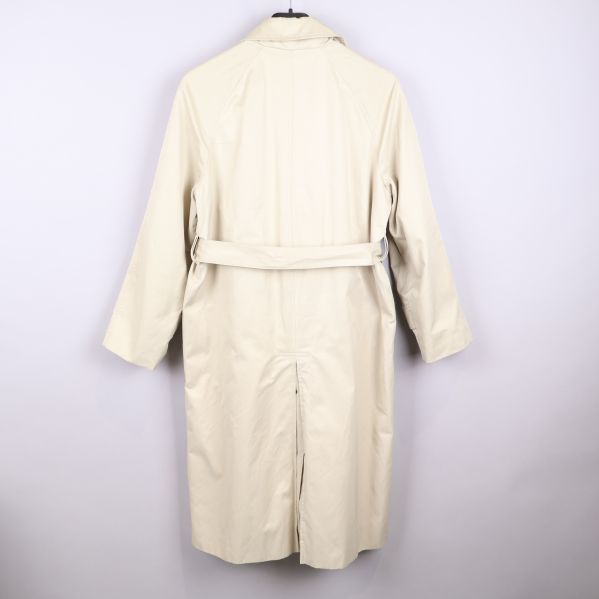Beige trenchcoat bakifrån med bälte