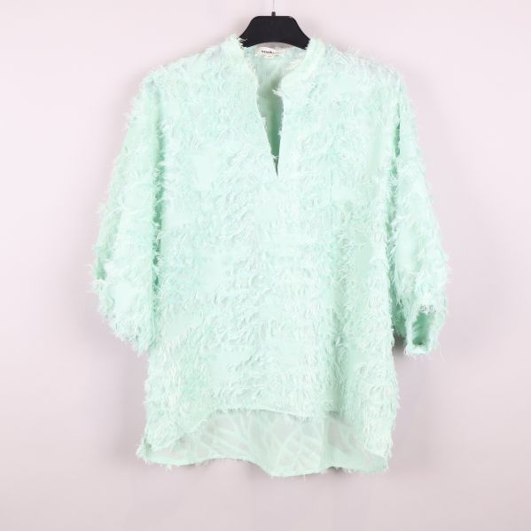 Mintgrön blus med fransar framifrån