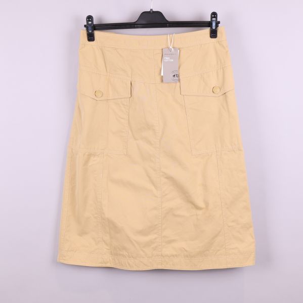 Kjol framtill med fickdetaljer