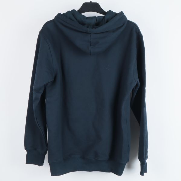 Baksida av mörkblå hoodie utan tryck
