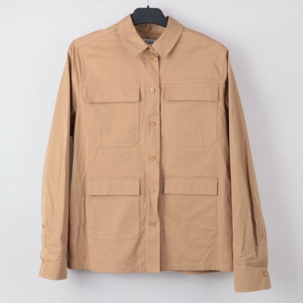 Beige skjorta med fyra fickor