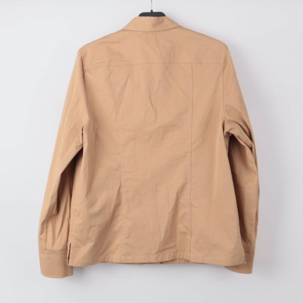 Baksidan av beige skjorta