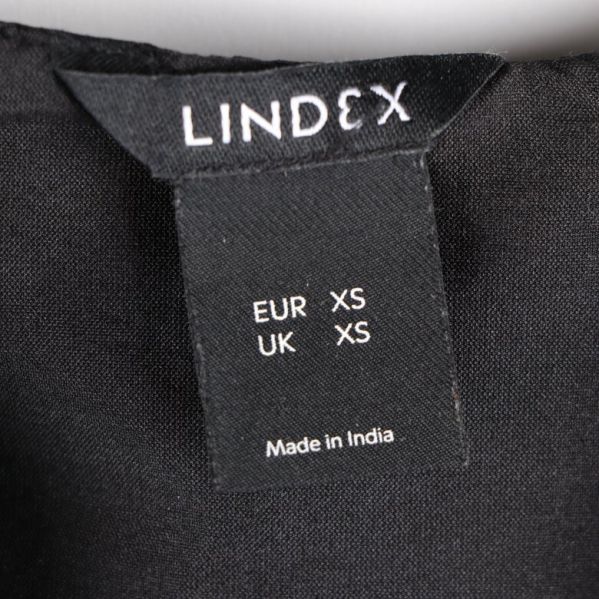 Lindex etiketten som visar storlek: XS