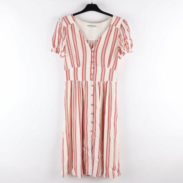 Randig klänning framtill med knappar