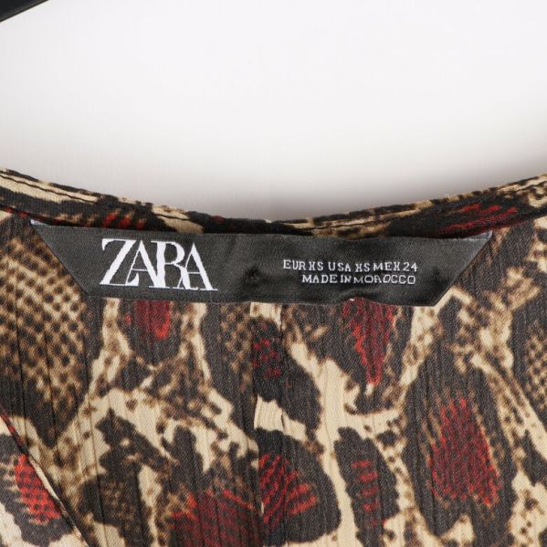 Zara klänningen : etikett och mönster