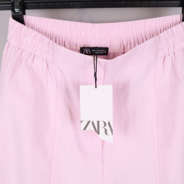 Zara etikett och tagg på rosa byxor