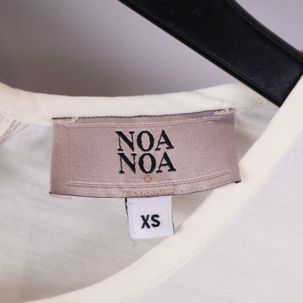 Närbild på Noa Noa etiketten
