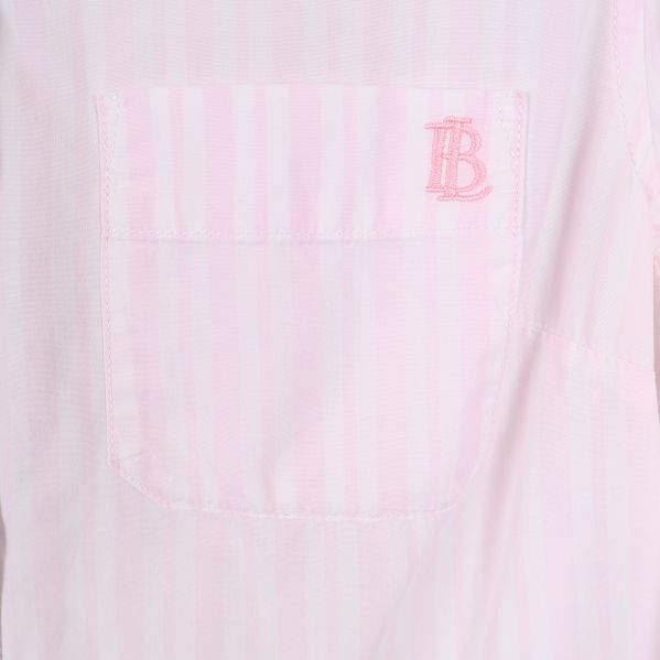 Monogram på skjortficka i rosa tråd