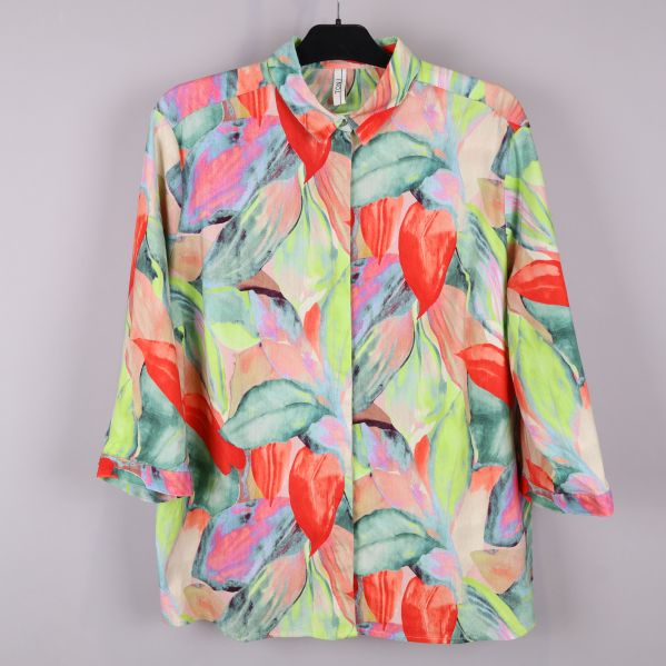 Färgglad tunika framifrån med blommönster