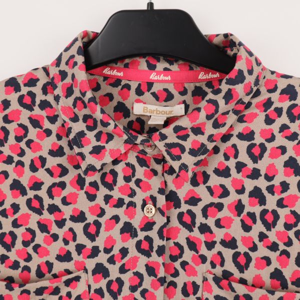 Kragdetalj med Barbour-märke
