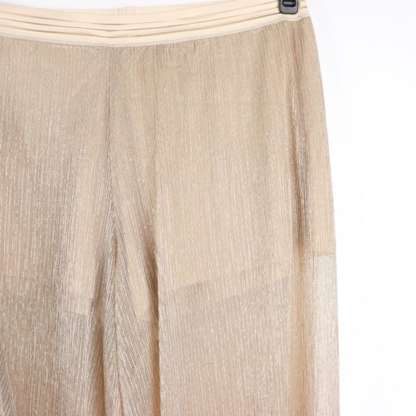 Närbild på byxans midja