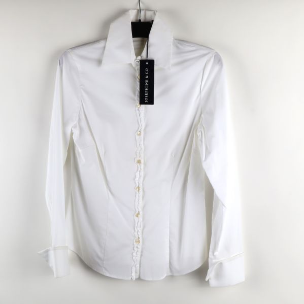 Vit skjorta med knappar och krage