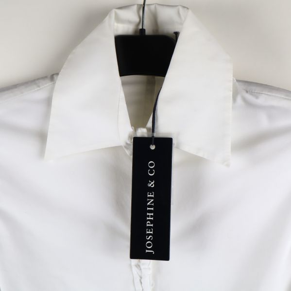 Närabild av Josephine & Co etiketten