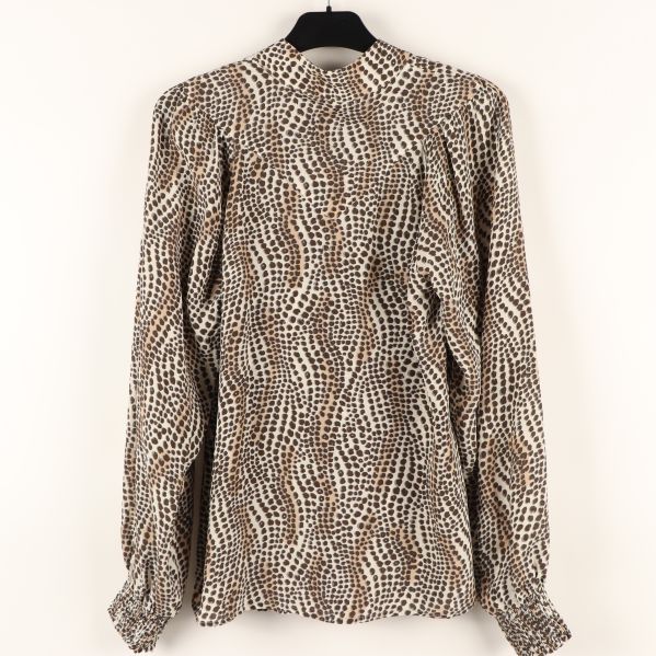 Blus med djurmönster, bakifrån