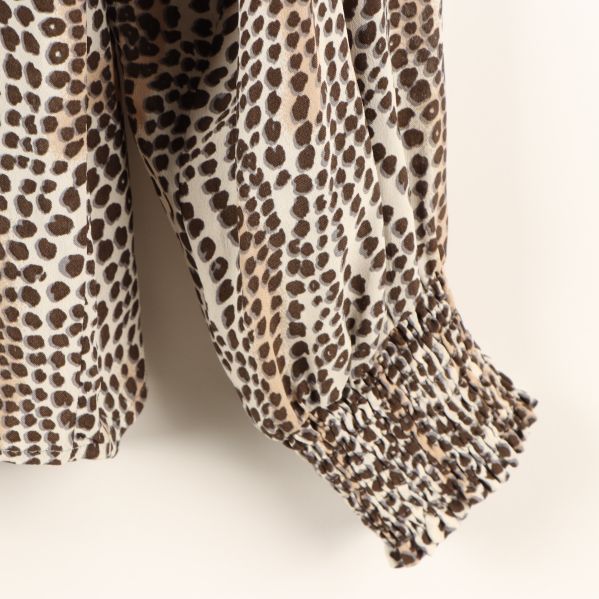 Elastiska ärmslut på blusen