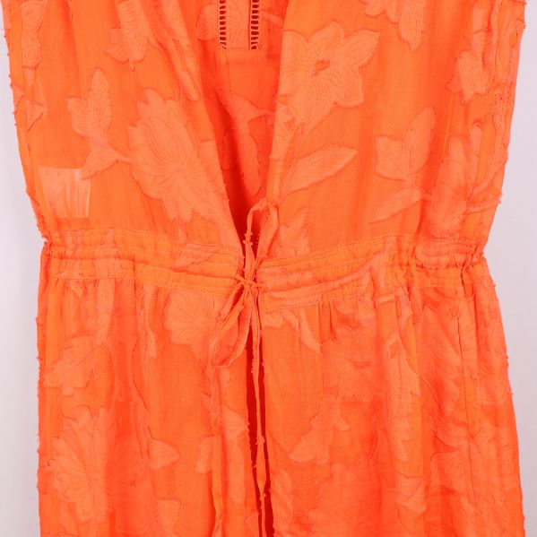 Detalj av midja med snörning på klänningen