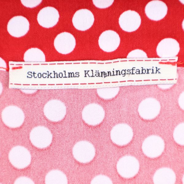 Stockholms Klänningsfabrik etikett på klänningen