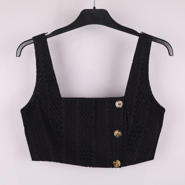 Svart topp framifrån med tre knappar