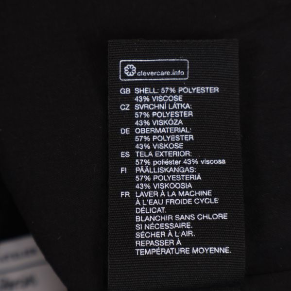 Materialetikett med polyester och viskos