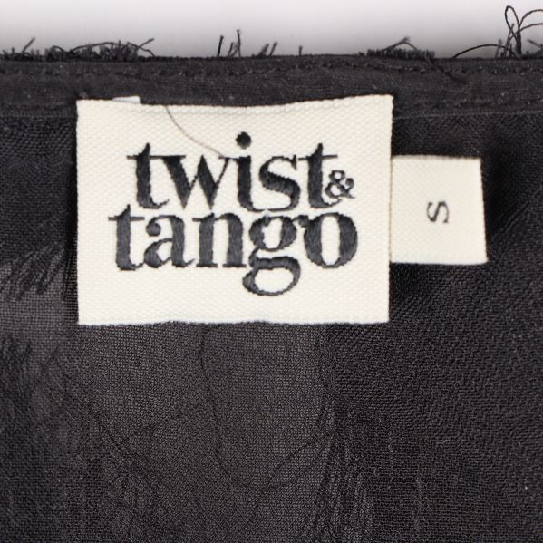 Twist & Tango etikett på svart blus