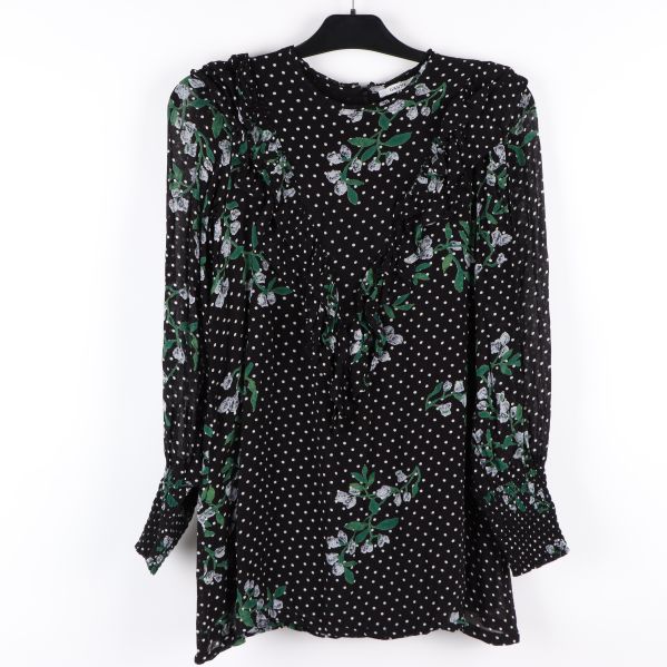 Blus med vitprickigt och blommigt mönster framifrån