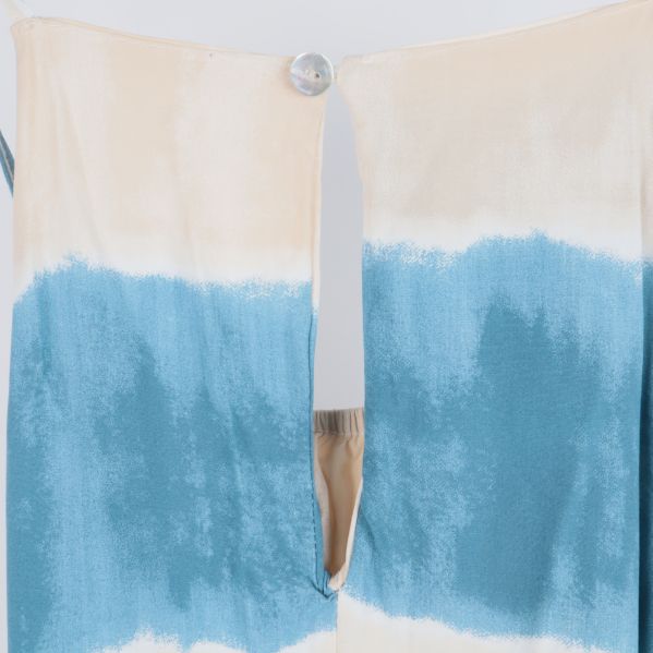 Närbild av klännings ryggknäppning